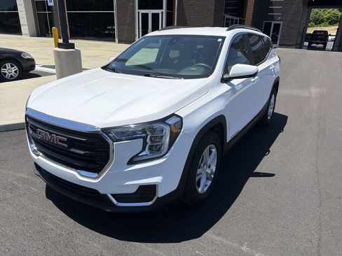 Used 2022 GMC Terrain SLE w/ Driver Convenience Package FWD image 2