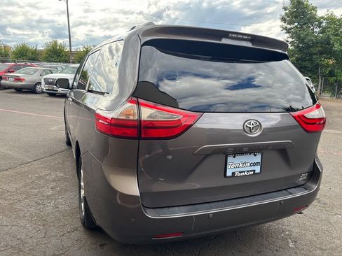 Used 2017 Toyota Sienna XLE w/ XLE Navigation Package AWD/4WD image 9