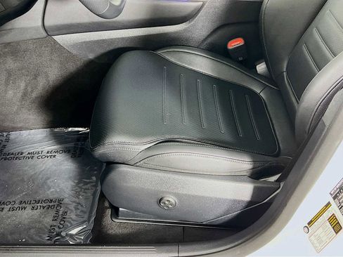 Used 2025 Mercedes-Benz GLC 300 4MATIC image 20