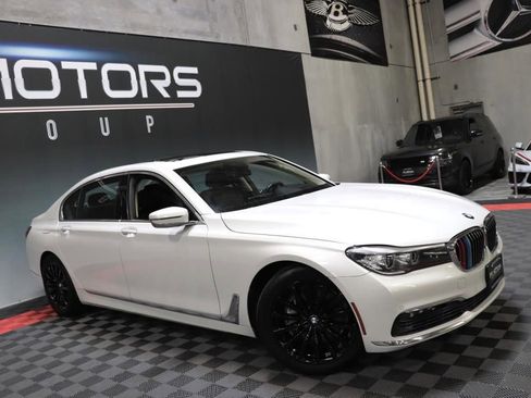 Used 2016 BMW 740i image 11