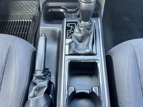 Used 2018 Toyota Tacoma TRD Sport AWD/4WD image 34