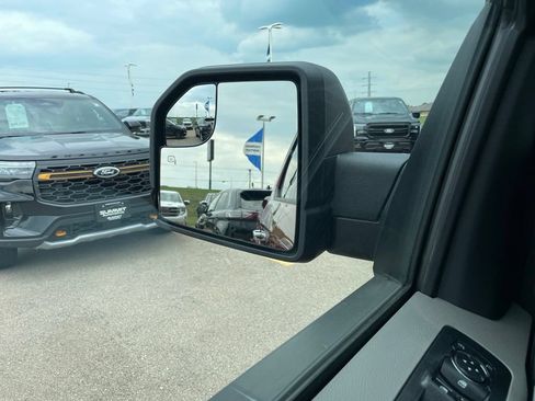 Used 2019 Ford F150 XLT w/ Equipment Group 302A Luxury AWD/4WD image 32