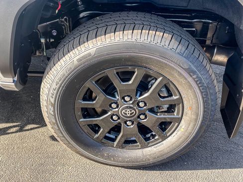 New 2026 Toyota 4Runner SR5 AWD/4WD image 12