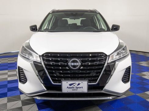Used 2024 Nissan Kicks SV image 2