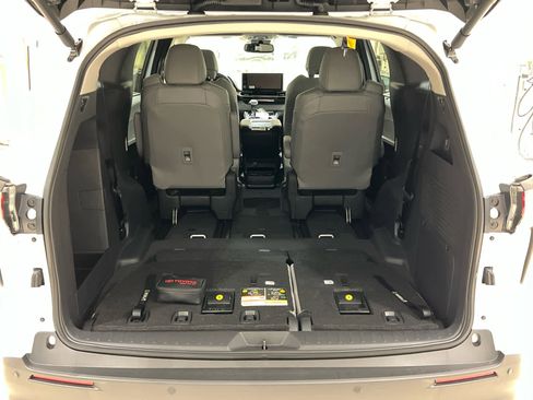 New 2026 Toyota Sienna XLE image 10