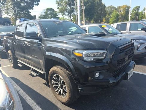 Used 2023 Toyota Tacoma TRD Sport w/ Technology Package RWD image 3