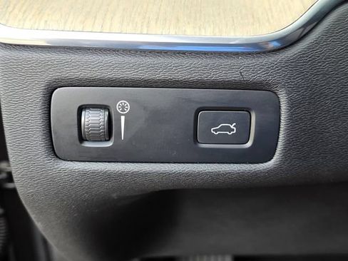Used 2022 Volvo XC60 B6 Inscription w/ Advanced Package AWD/4WD image 32