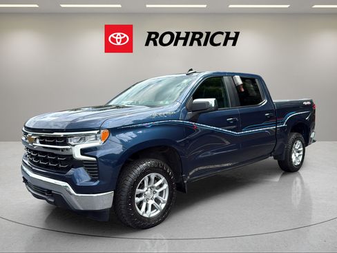 Used 2022 Chevrolet Silverado 1500 LT AWD/4WD image 1