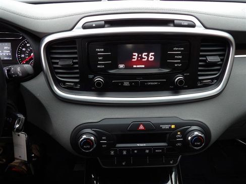 Used 2016 Kia Sorento EX image 24