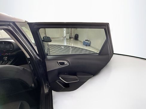 Used 2025 Kia Soul LX w/ LX Technology Package FWD image 28