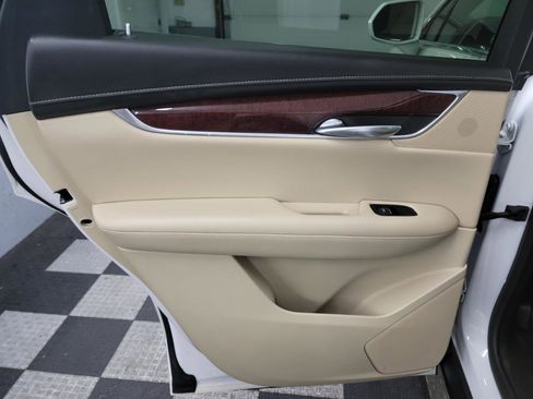 Used 2018 Cadillac XT5 Luxury w/ Driver Awareness Package image 21