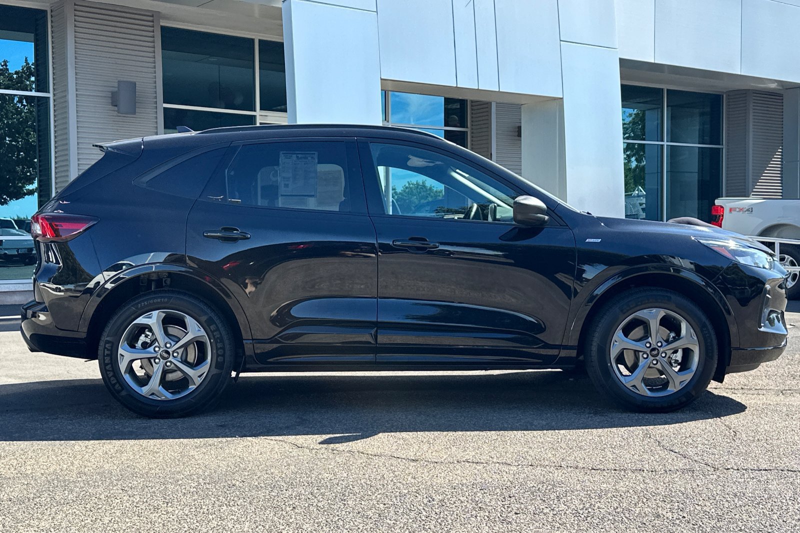 Used 2024 Ford Escape ST-Line AWD/4WD image 3