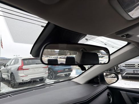 Used 2017 Toyota Corolla SE image 24