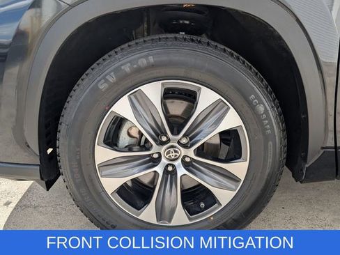 Used 2024 Toyota Highlander XLE image 6