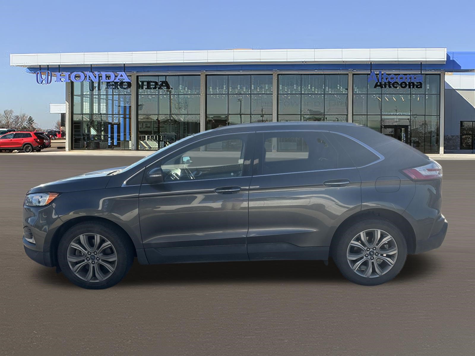 Used 2019 Ford Edge Titanium AWD/4WD image 2