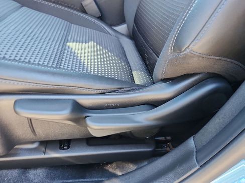 Used 2025 Chevrolet Trax LT w/ Driver Confidence Package image 14