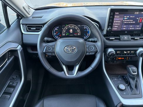 Used 2022 Toyota RAV4 Limited image 14