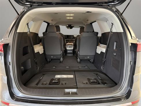 Used 2022 Kia Carnival LX image 29