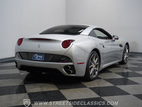 Used 2010 Ferrari California RWD image 12