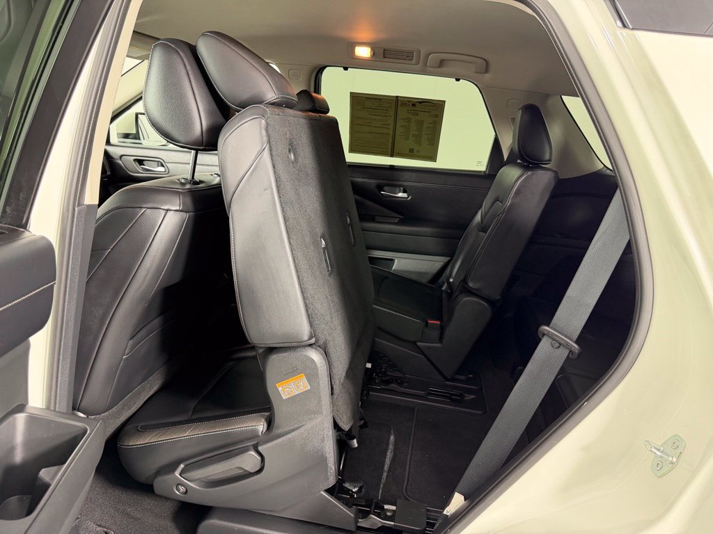 Used 2022 Nissan Pathfinder SL AWD/4WD image 18