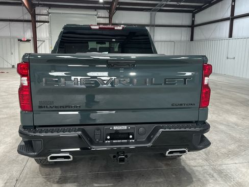 Used 2026 Chevrolet Silverado 1500 Custom Trail Boss w/ LPO, Dark Essentials Package AWD/4WD image 4