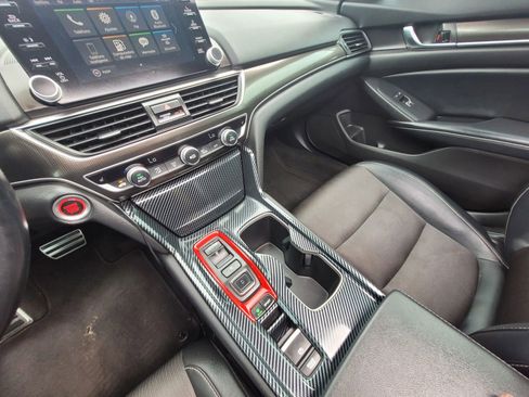 Used 2018 Honda Accord Sport image 15