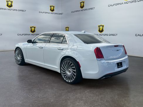 Used 2017 Chrysler 300 C image 3