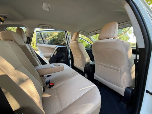 Used 2013 Toyota RAV4 LE AWD/4WD image 15