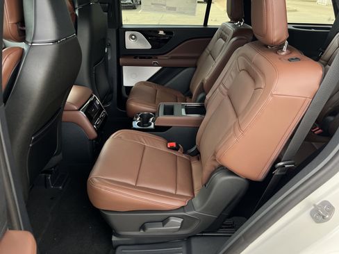 New 2025 Lincoln Aviator Reserve w/ Luxury Package image 26
