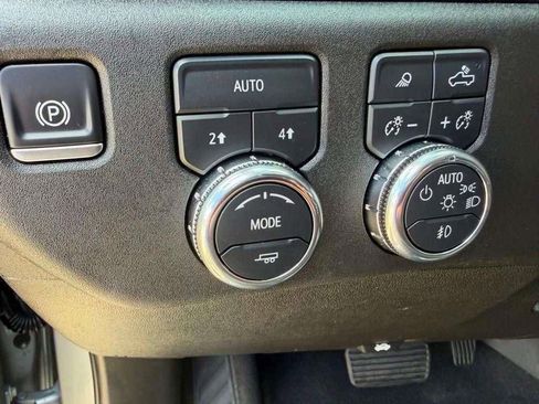Used 2025 GMC Sierra 1500 SLT AWD/4WD image 13