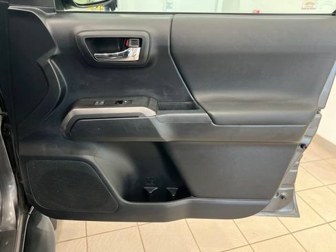 Used 2018 Toyota Tacoma TRD Off-Road w/ Technology Package AWD/4WD image 22