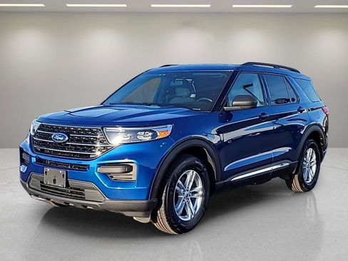 Certified 2020 Ford Explorer XLT image 4