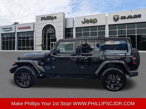 Certified 2025 Jeep Wrangler Unlimited Sahara w/ Safety Group AWD/4WD image 6