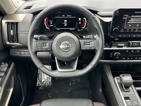 New 2025 Nissan Pathfinder Platinum image 17