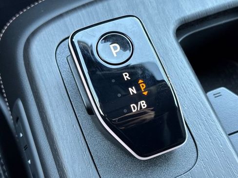 New 2025 Nissan Ariya AWD image 19