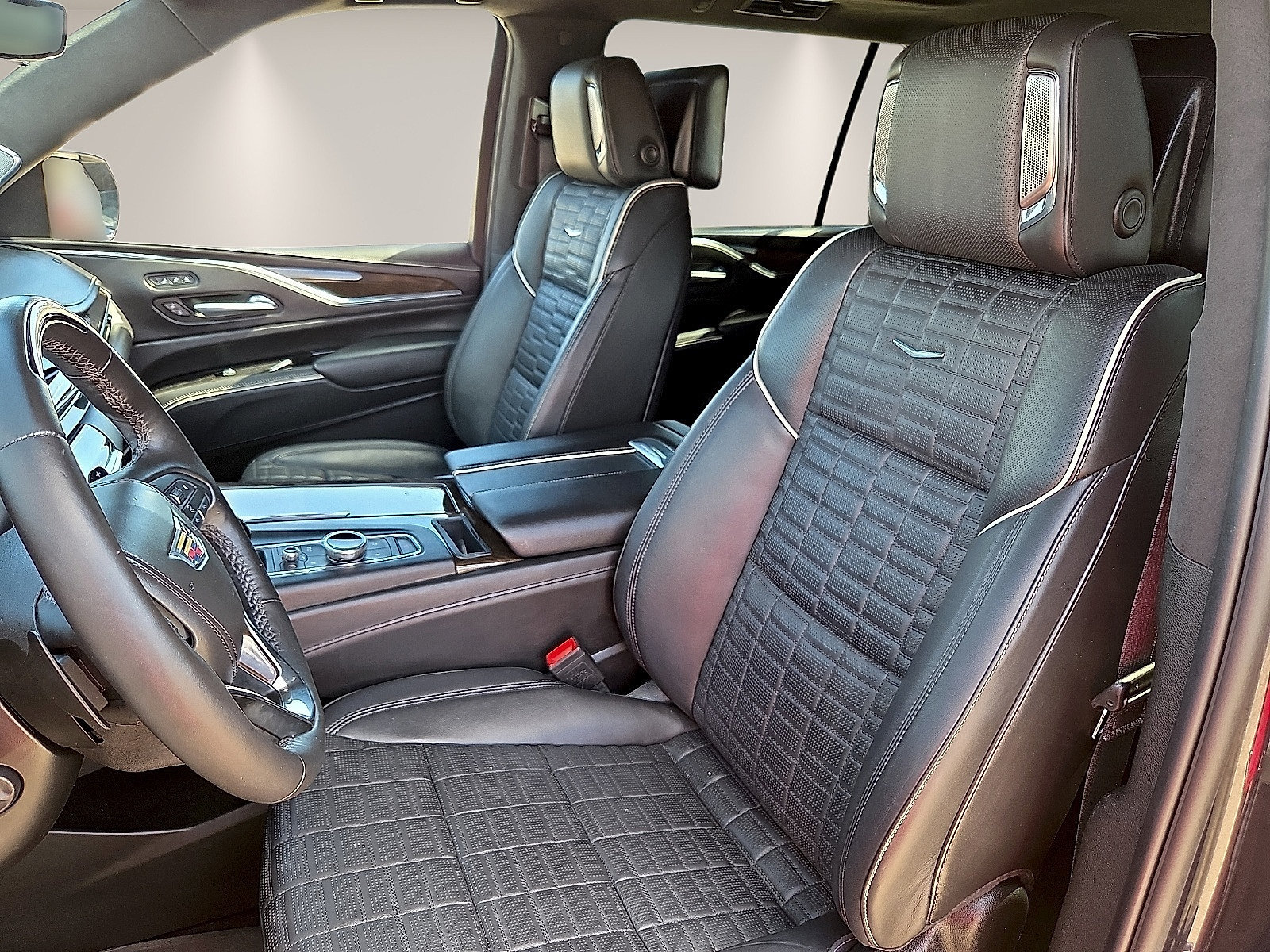 Used 2024 Cadillac Escalade ESV Sport Platinum w/ LPO, ONYX Package AWD/4WD image 15