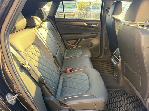 Certified 2025 Volkswagen Atlas Cross Sport SEL Premium R-Line AWD/4WD image 15