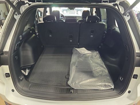 New 2026 Jeep Grand Cherokee Altitude image 13