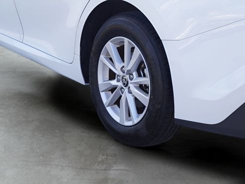 Used 2025 Toyota Camry LE image 9