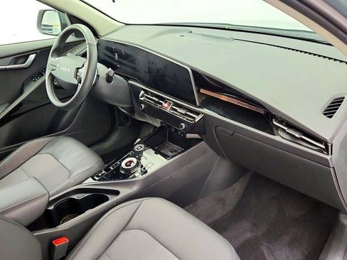 Used 2023 Kia Niro EX image 24