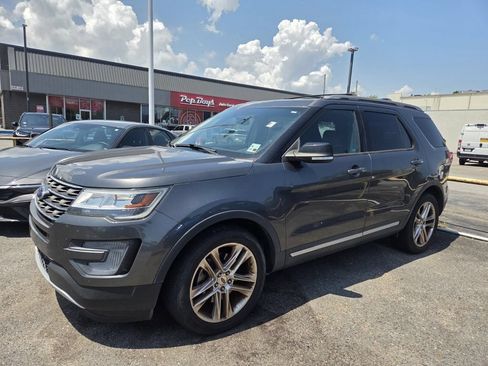 Used 2017 Ford Explorer XLT w/ Equipment Group 202A FWD image 1