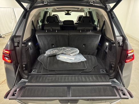 Used 2025 BMW X7 xDrive40i w/ Premium Package image 5