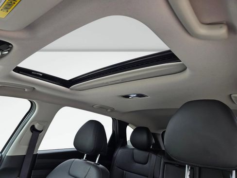 Certified 2025 Hyundai Tucson SEL AWD/4WD image 17