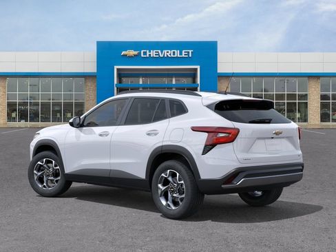 New 2026 Chevrolet Trax LT w/ Driver Confidence Package FWD image 3