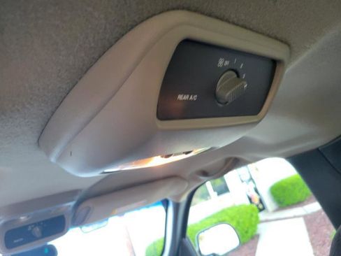 Used 2000 Chevrolet Tahoe LS w/ LS Preferred Equipment Group AWD/4WD image 40