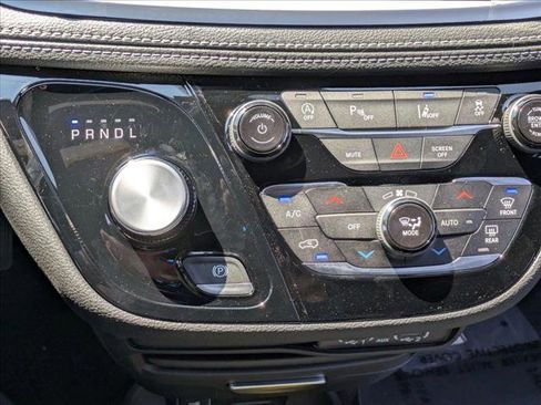 New 2025 Chrysler Pacifica Select image 11