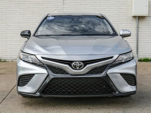 Used 2018 Toyota Camry SE FWD image 4