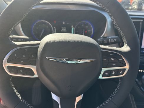 New 2026 Chrysler Pacifica Limited FWD image 23