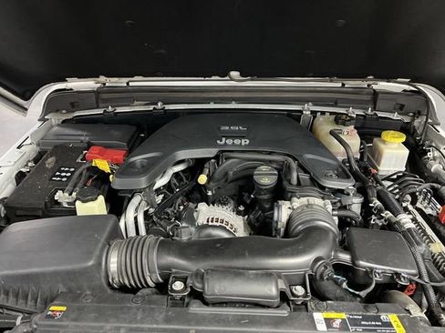 Used 2021 Jeep Gladiator Sport AWD/4WD image 29