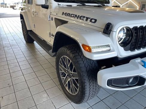 Used 2024 Jeep Wrangler High Altitude AWD/4WD image 24